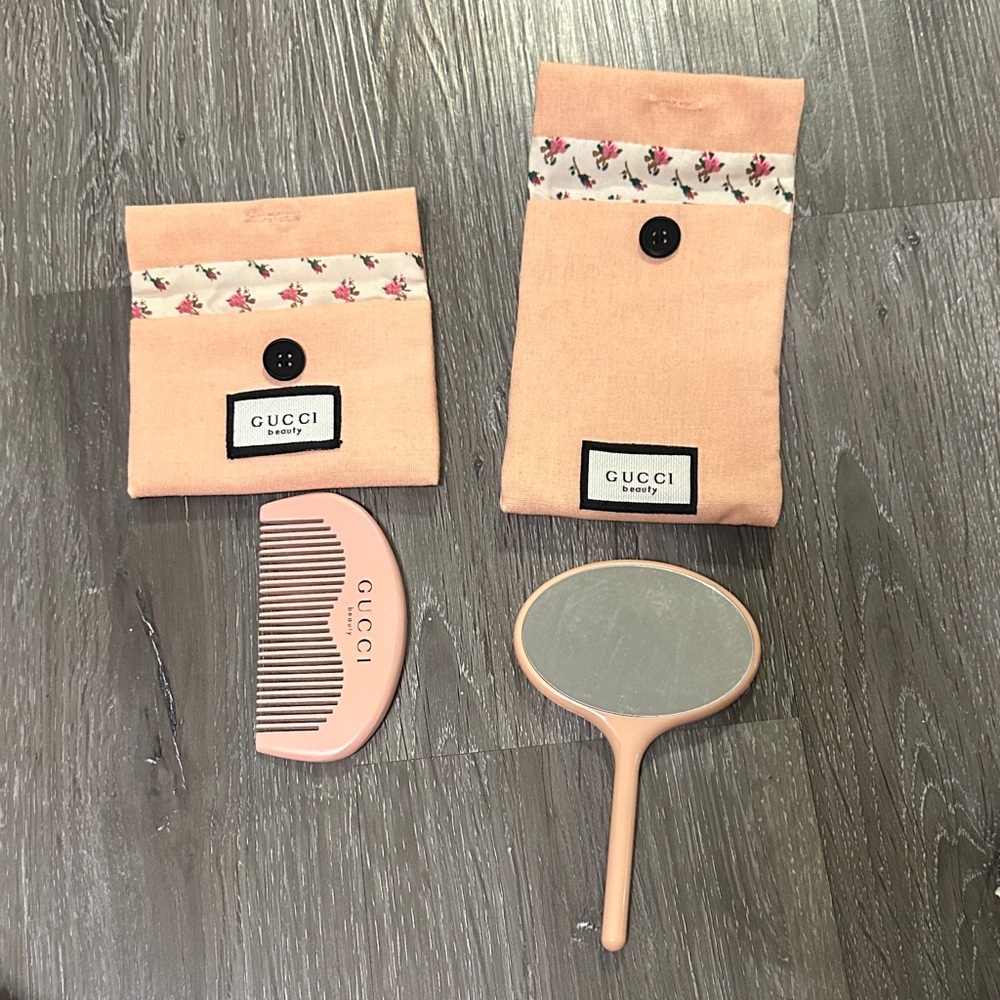 Gucci Kids Peach Bib and Accessory Set